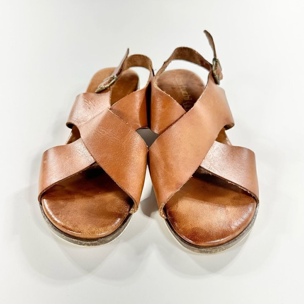 Bertuchi criss cross platform Italian leather sandal with white sole 40